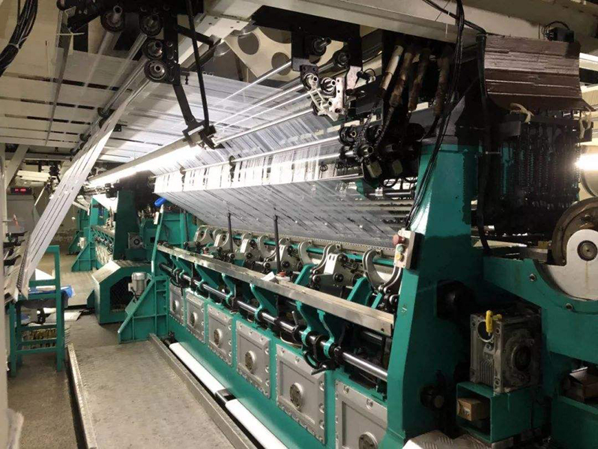 Warp knitting machine